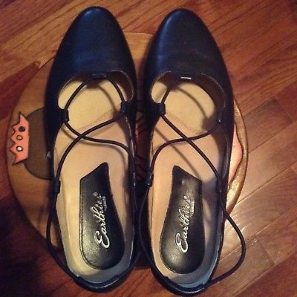 SALE NWOT dark navy Earthies Essen flat